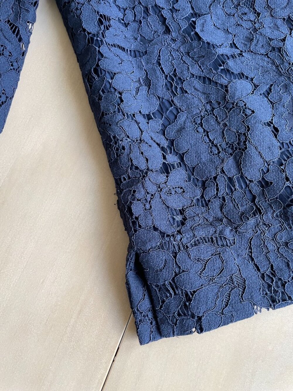 Entire Closet $5! $145 NEW Lauren Ralph Lauren Navy Blue Lace Bell Sleeve Top - Picture 5 of 13